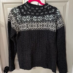 Women's Black and White Patterned Sweater